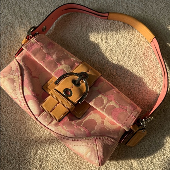 NWT! Rare 2005 COACH SoHo Optic Pink and Tan Shoulder Bag - Picture 2 of 9